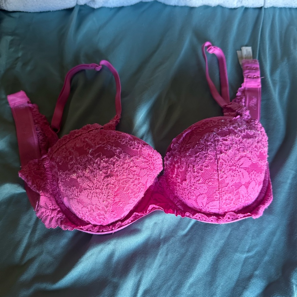 PINK Victoria's Secret Fuchsia Lace Bra